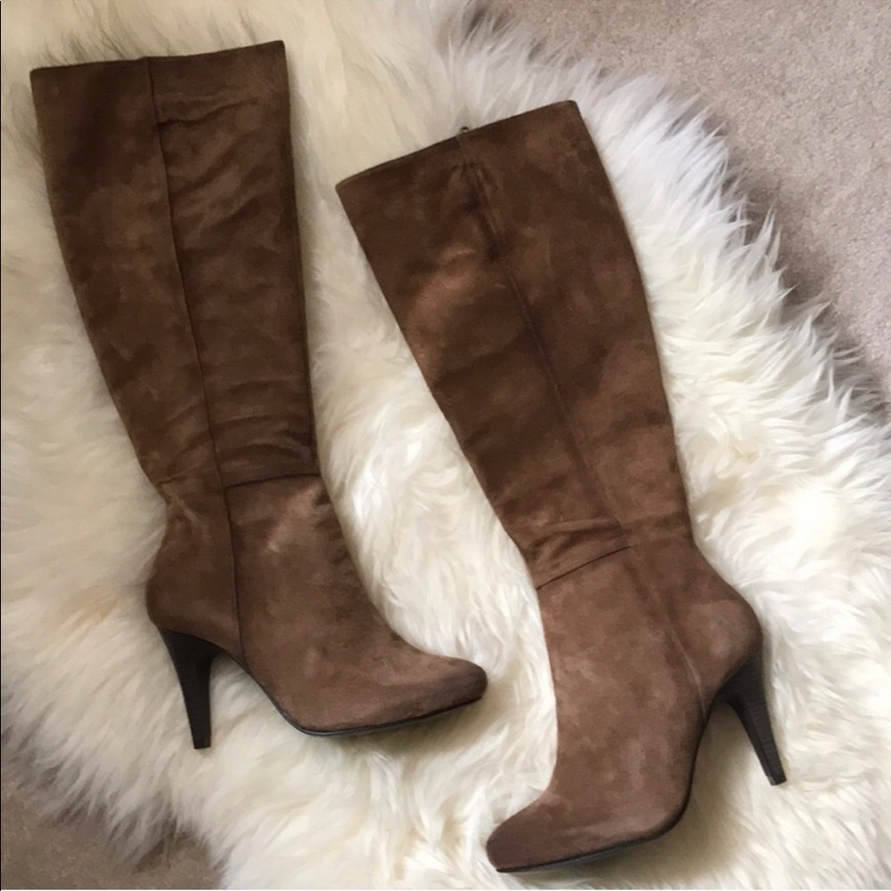 Le chateau tan taupe beige suede boot heels NEW